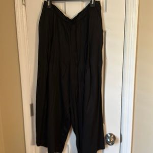 Size 14W black wide-leg pants with pockets